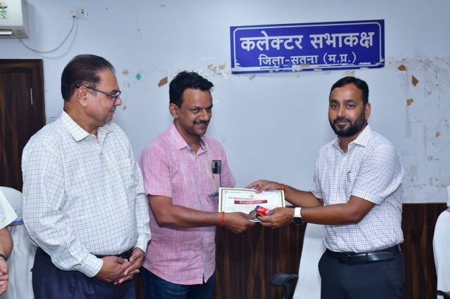 PSY Meritorious honor Satna Collectorate